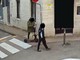 Svaligiarono l'ufficio postale di Villastellone legando la direttrice alla sedia: tre rapinatori incastrati dalle immagini delle telecamere