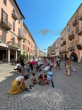 Cuneo si veste della bellezza dell’Infiorata: un tappeto di petali per accogliere la Madonna del Carmine (Foto Gallery) Cuneo si veste della bellezza dell’Infiorata: un tappeto di petali per accogliere la Madonna del Carmine (Foto Gallery)