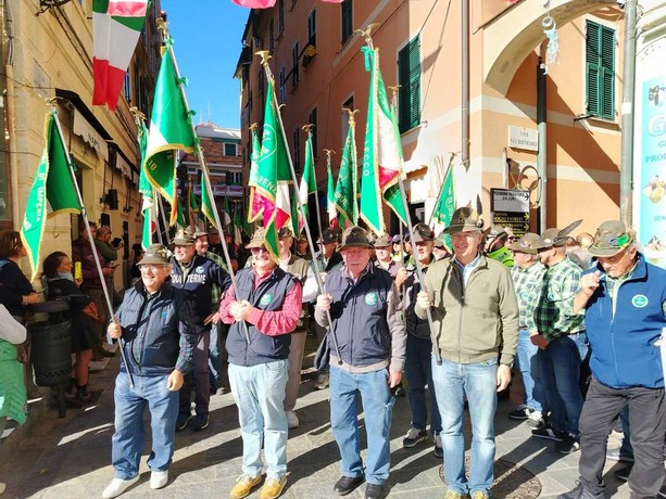 Le penne nere &quot;invadono&quot; Varazze: consegnati i riconoscimenti per il &quot;50° Premio Nazionale Alpino dell'Anno&quot; (FOTO)