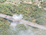 Camion carico di carta in fiamme sull'autostrada A6: temporaneamente chiusa la tratta Savona-Altare