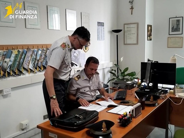 Blitz della Guardia di Finanza, sequestrati oltre un milione di euro in beni per riciclaggio