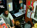 Rapina alla sala giochi, il presunto autore identificato dai Carabinieri tramite le telecamere Rapina alla sala giochi, il presunto autore identificato dai Carabinieri tramite le telecamere