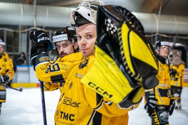 FOTO. Le mani di Buono sull'Alleghe (5-3). E quelle di Pisarenko sul cuore del Varese FOTO. Le mani di Buono sull'Alleghe (5-3). E quelle di Pisarenko sul cuore del Varese