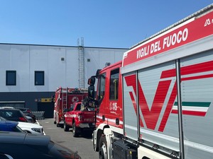 Fuoriuscita da olio bollente dall'impianto: allarme incendio, evacuato l'Aldi di viale Belforte