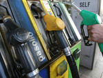 Benzina gratis con le tessere della polizia, smascherata la banda delle Fuel Card