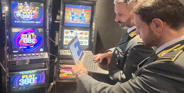 False &quot;consumazioni&quot; per due milioni di euro: la Guardia di Finanza denuncia due titolari di sale slot