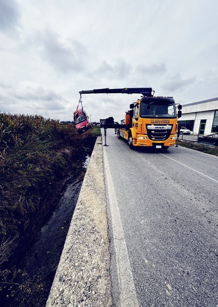 Auto in un canale tra Monasterolo di Savigliano e Cavallermaggiore: una donna trasportata in ospedale