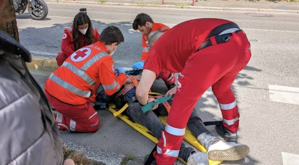 Ciclista investito sulla ciclabile di via XXV aprile a Varese