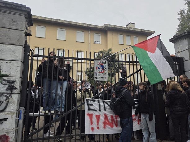 Mobilitazione all’Einstein, cancelli presidiati e istituto occupato dopo gli scontri Mobilitazione all’Einstein, cancelli presidiati e istituto occupato dopo gli scontri
