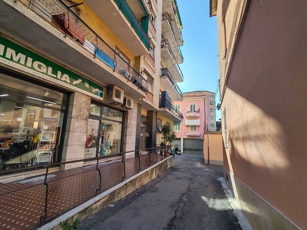 Ventimiglia: 44enne si salva dalla furia del marito gettandosi dal terrazzo, i vicini hanno dato l'allarme (Foto)