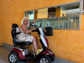Dispetti nel palazzo degli invalidi: “Mi rubano la posta e mi insultano, voglio andarmene”