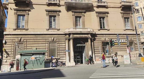 Allarme bomba al liceo Vittorio Emanuele-Ruffini, trovato acido picrico durante alcuni lavori: scuola evacuata Allarme bomba al liceo Vittorio Emanuele-Ruffini, trovato acido picrico durante alcuni lavori: scuola evacuata