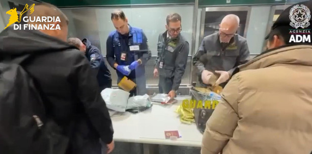 Oltre 18.500 farmaci illegali sequestrati dalla Guardia di Finanza a Malpensa
