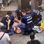 Grave e improvviso malore per una donna di 80 anni in piazza San Giuseppe, salvata per miracolo da un poliziotto Grave e improvviso malore per una donna di 80 anni in piazza San Giuseppe, salvata per miracolo da un poliziotto