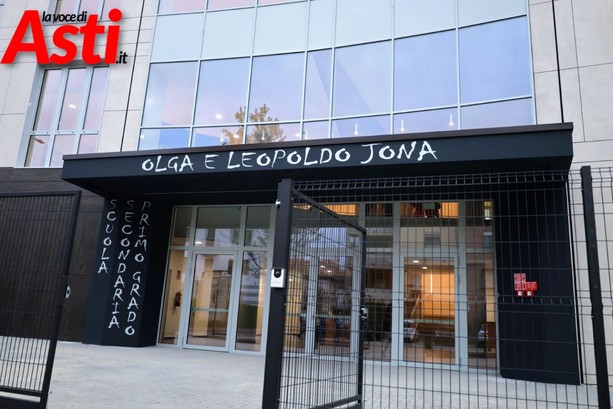 Termometri alle stelle alla scuola Jona: la giunta corre ai ripari, l'opposizione chiede chiarezza Termometri alle stelle alla scuola Jona: la giunta corre ai ripari, l'opposizione chiede chiarezza
