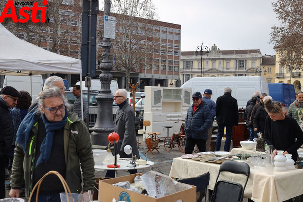 Il mercatino dell'antiquariato trasloca in piazza Campo del Palio: cambia la viabilità il 23 agosto Il mercatino dell'antiquariato trasloca in piazza Campo del Palio: cambia la viabilità il 23 agosto