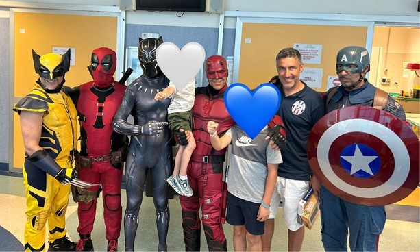 Una mattinata di sorrisi: il Savona FBC e i Supereroi per Voi ETS portano giocattoli ai bambini del San Paolo
