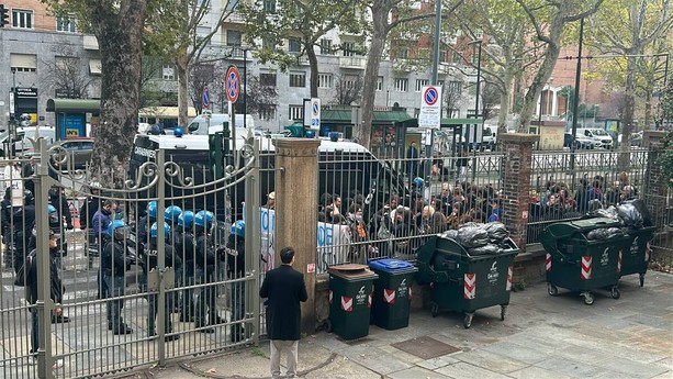 UniTo inaugura l'anno accademico, ma fuori arriva la contestazione a Prandi e Massari [FOTO e VIDEO]