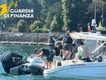Sequestrate sul Lago Maggiore quattro imbarcazioni con motori manomessi e affittate a turisti senza patente nautica Sequestrate sul Lago Maggiore quattro imbarcazioni con motori manomessi e affittate a turisti senza patente nautica