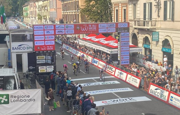 In via Sacco è volata rosa: vince l'italiana Eleonora Gasparrini In via Sacco è volata rosa: vince l'italiana Eleonora Gasparrini