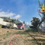 Sanremo, incendio domato: bonifica in corso (Foto e video)