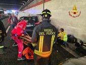 Auto tampona mini van fermo in avaria in galleria sulla 336: tre feriti, uno è grave. Motociclista in codice rosso a Luino Auto tampona mini van fermo in avaria in galleria sulla 336: tre feriti, uno è grave. Motociclista in codice rosso a Luino