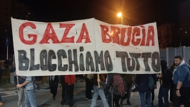 Flotilla bloccata a Gaza, proteste a Genova: varchi portuali chiusi, traffico nel caos