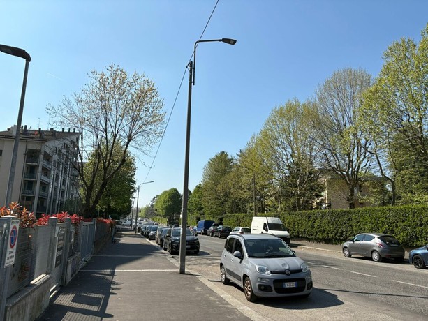 Boato e terrore in via Servais, bomba carta esplode davanti al portone di un condominio Boato e terrore in via Servais, bomba carta esplode davanti al portone di un condominio