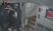 I video incastrano la baby gang del treno Torino-Bardonecchia: hanno tutti 16 anni. A marzo avevano aggredito e picchiato un altro minorenne [VIDEO]