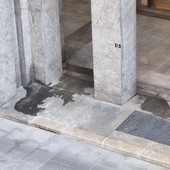 Il salotto della città tra cerimonie e sporcizia: la denuncia da piazza San Carlo