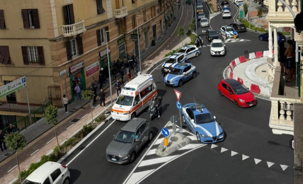 Rissa in piazza Massena a Cornigliano, l'opposizione in Municipio: "Ennesima aggressione e nessuna risposta sulla sicurezza”