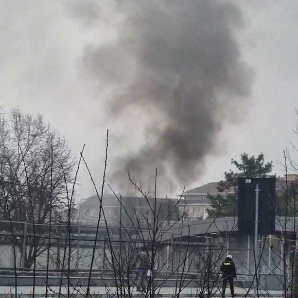 Parco Sempione, incendio nel cantiere dopo lo sgombero degli abusivi [VIDEO]