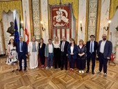 Silvia Salis presenta la sua squadra: “È la giunta von più donne nella storia d’Italia”. Poi l’attacco sui conti: “Mancano 50 milioni di euro, Piciocchi ci dovrà spiegare molte cose”