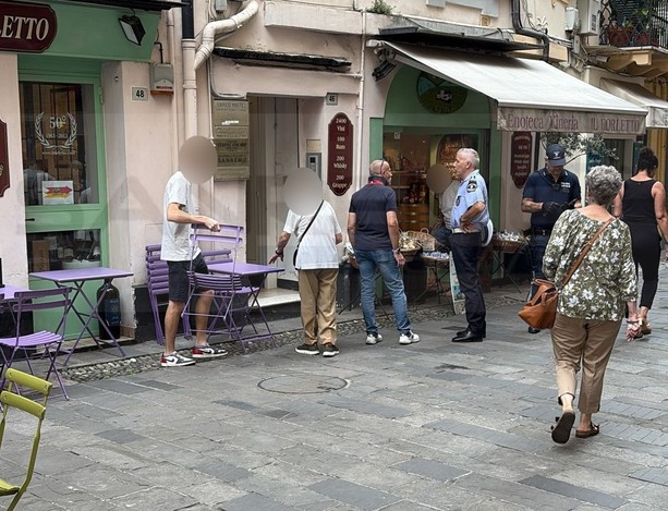 Sanremo: lite di sabato scorso in via Corradi con mitra (giocattolo), le forze dell'ordine controllano l'appartamento occupato (Foto)