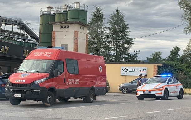 Esplosione in una fonderia di Brunello: tre operai soccorsi
