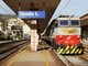 Travolto da un treno in stazione a Finale, il 35enne non sarebbe in pericolo di vita ma la prognosi resta riservata