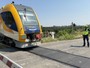 Lagnasco, autoarticolato abbatte le sbarre del passaggio a livello e si allontana. Indagini per risalire al responsabile
