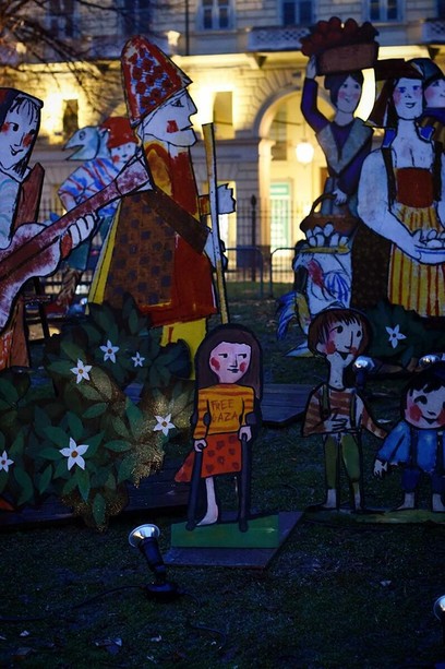 La guerra al tempo del Natale: nel presepe di Torino compare una bimba di Gaza La guerra al tempo del Natale: nel presepe di Torino compare una bimba di Gaza