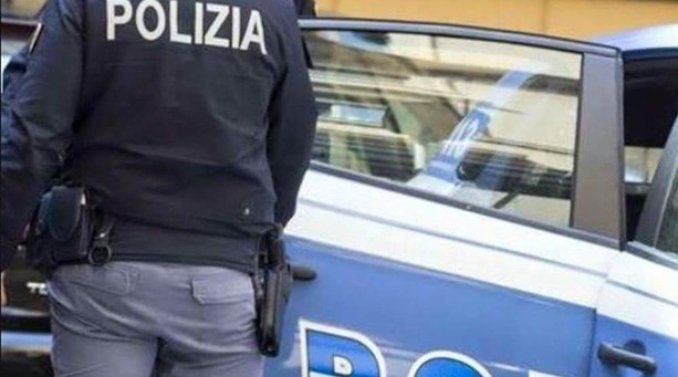 Ruba un’auto e modifica le targhe: rintracciato e denunciato dalla Polizia di Stato