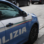 Varese, non si ferma all'alt della polizia in via Peschiera: trovato con cinque panetti di hashish
