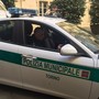 Tassista abusivo dava passaggi davanti alle discoteche: nei guai un 65enne