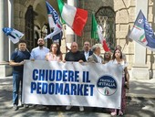 Violenta 13enne nel minimarket, scarcerato dopo 2 notti. FdI all'attacco: "Chiudete pedomarket"