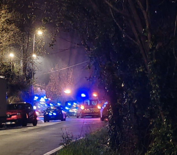 Albissola, incendio in un magazzino in via Collette: intervento dei vigili del fuoco
