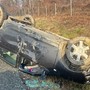 Auto si ribalta e poi finisce nei prati: momenti di paura sull'autostrada Torino-Aosta Auto si ribalta e poi finisce nei prati: momenti di paura sull'autostrada Torino-Aosta