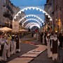 Petali, luci e devozione: Cuneo rende omaggio alla Madonna del Carmine [FOTO]