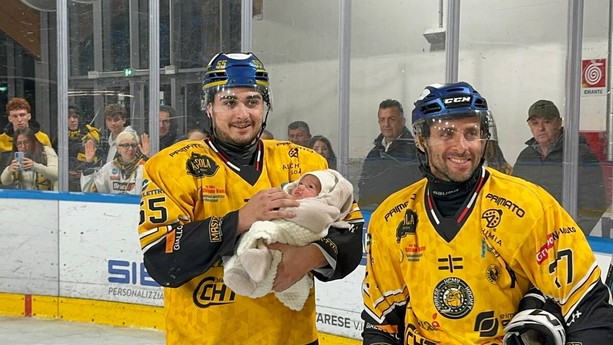 La vittoria più bella (5-2): papà Piroso mvp al giro di pista cullando la piccola Sofia La vittoria più bella (5-2): papà Piroso mvp al giro di pista cullando la piccola Sofia