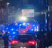 Grave incendio in corso Alessandria: famiglia evacuata nella notte