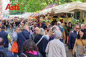 E' il giorno della Carolingia: il centro di Asti cambia volto tra shopping e divertimento E' il giorno della Carolingia: il centro di Asti cambia volto tra shopping e divertimento