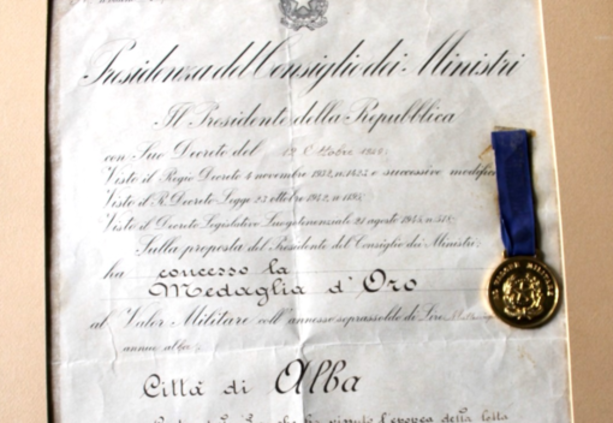 Nel 75° anniversario dal conferimento Alba ritrova la sua Medaglia d’Oro al Valor Militare Nel 75° anniversario dal conferimento Alba ritrova la sua Medaglia d’Oro al Valor Militare