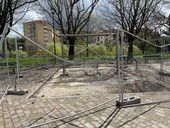 Transenne ko e un carrello della spesa nell'area di cantiere, al Maiocco fanno festa anche i vandali